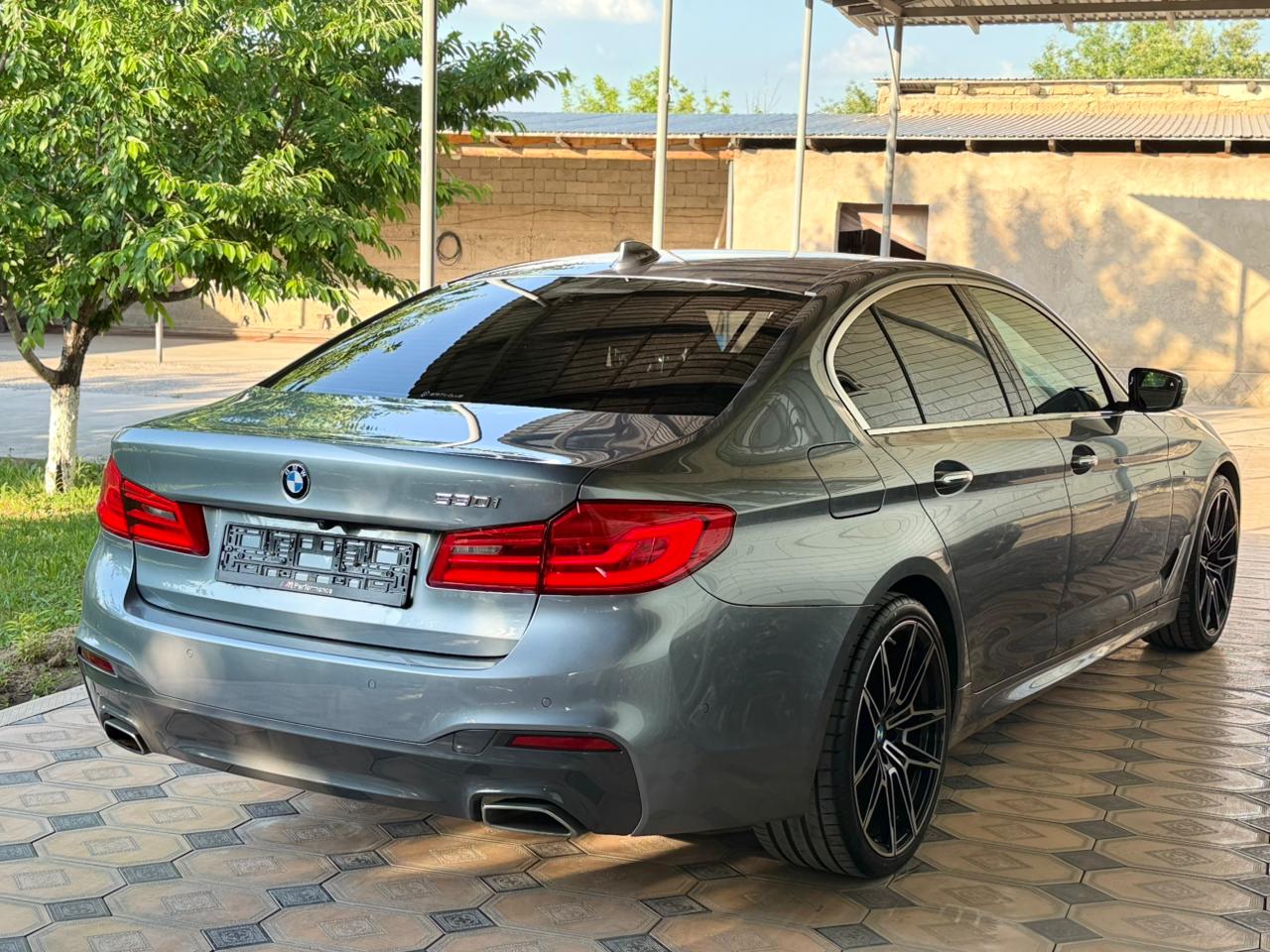 BMW 5 Series (530i G30) — миниатюра 4