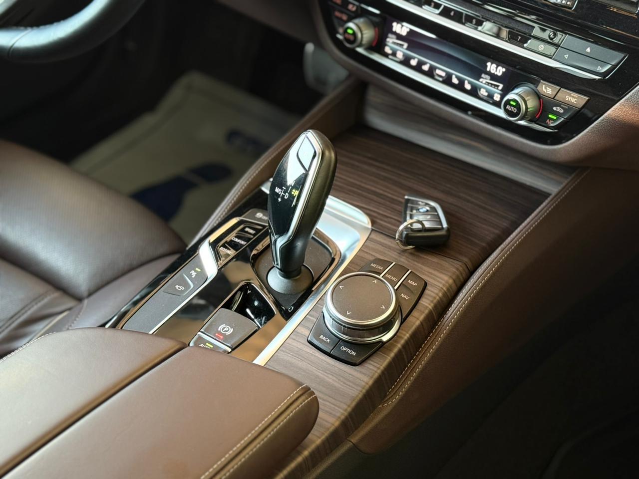 BMW 5 Series (530i G30) — миниатюра 20