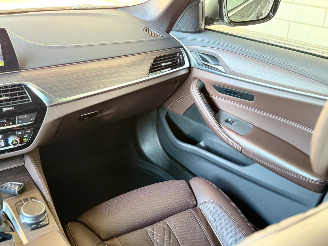 BMW 5 Series (530i G30) — миниатюра 14