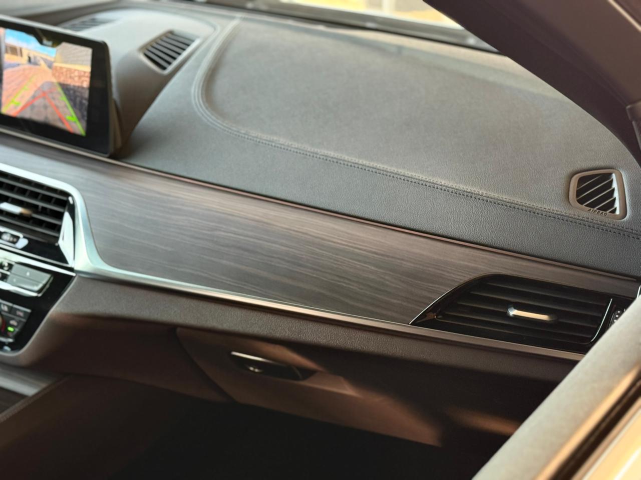 BMW 5 Series (530i G30) — миниатюра 15